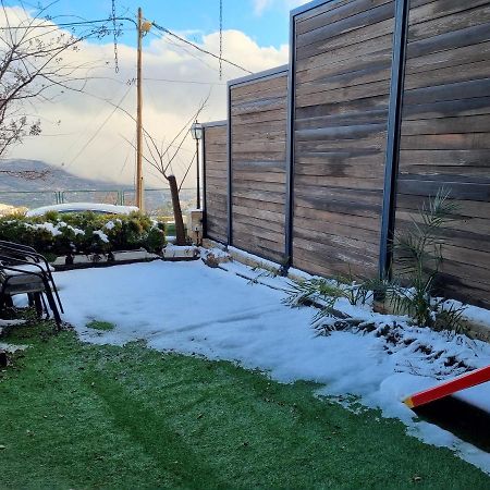 Wood Zimmer Majdal Shams Exterior photo