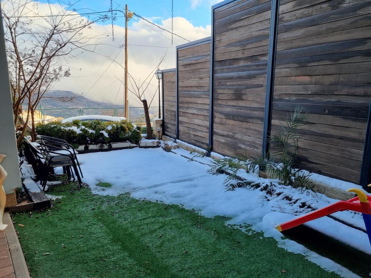 Wood Zimmer Majdal Shams Exterior photo