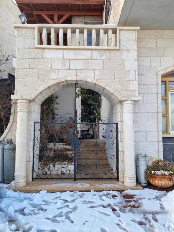 Wood Zimmer Majdal Shams Exterior photo