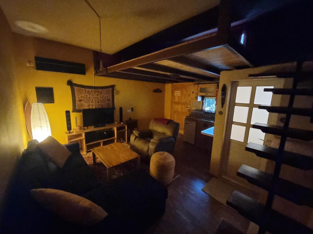 Wood Zimmer Majdal Shams Exterior photo